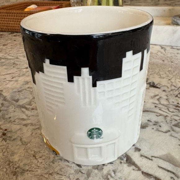 Starbucks Collector NYC Skyline Mug - Picture 4 of 8